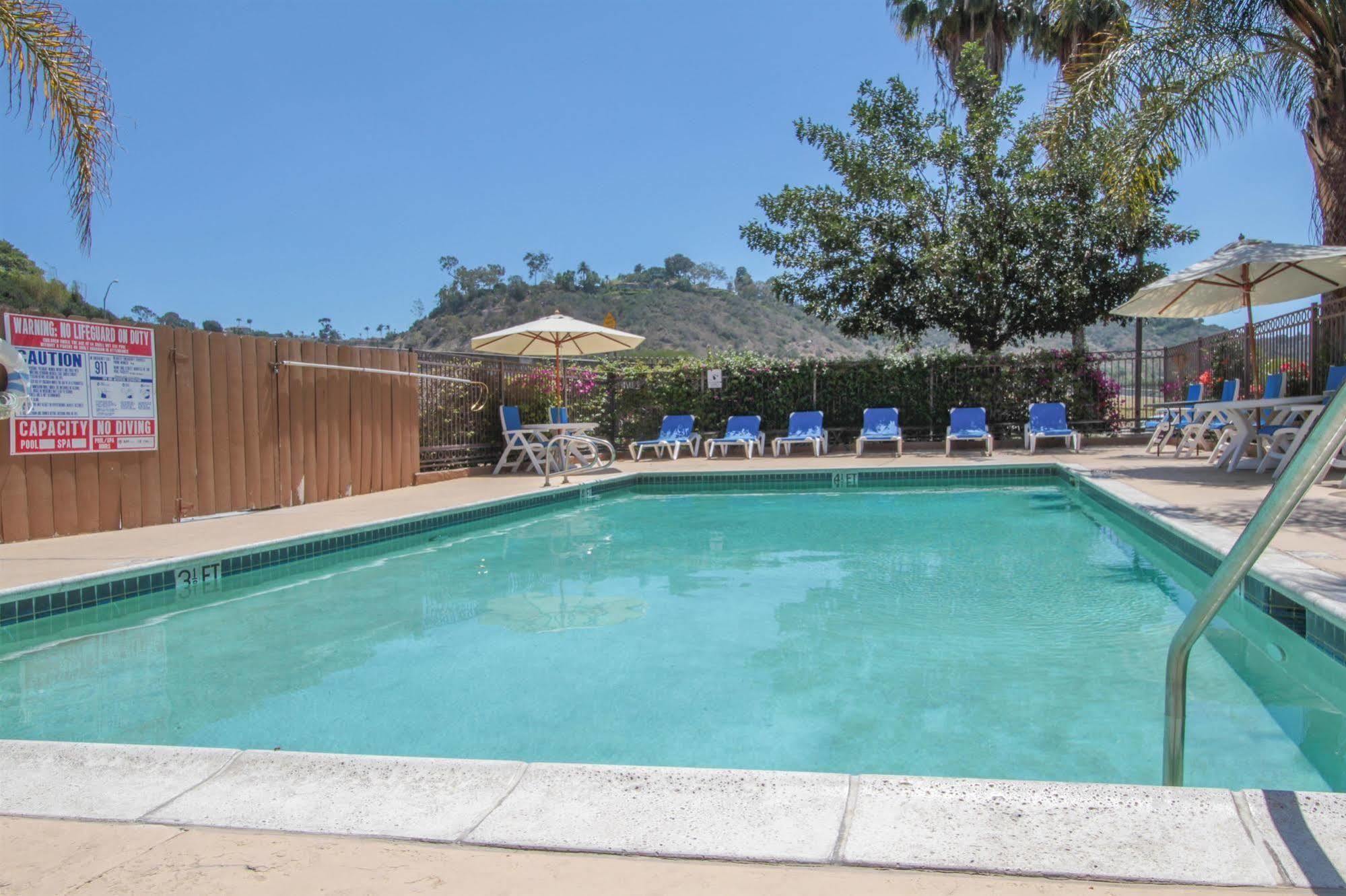 Motel 6 San Diego - Mission Valley Exterior foto